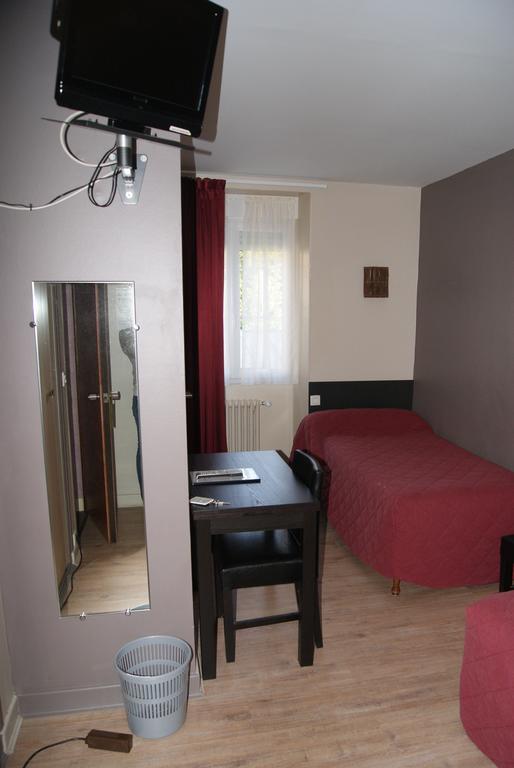 Logis Hotel Restaurant Des Voyageurs Tarnac Habitación foto